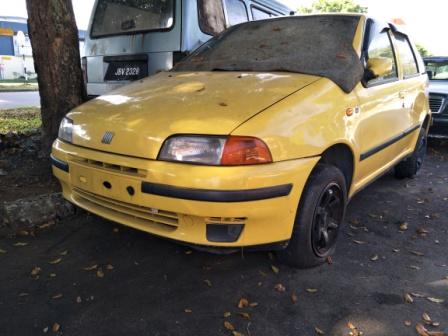 HALFCUT ENGINE BODYPARTS FIAT PUNTO SCRAP CAR