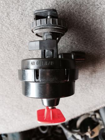 Fuel Cover Vacuum Lock Mercedes W210