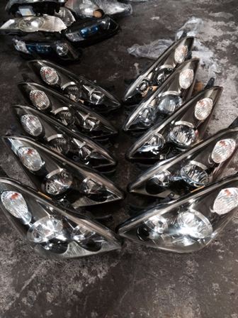 Head Lamp 68-1 / 68-2 Toyota Wish ZNE10 68.2