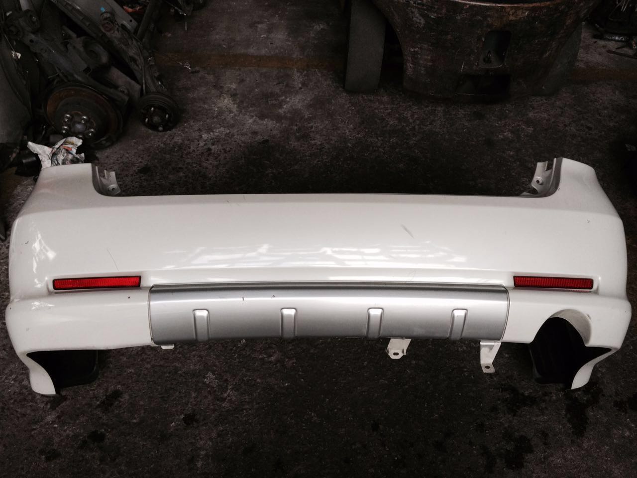 Bumper Mitsubishi Grandis NA4W Rear Bumper