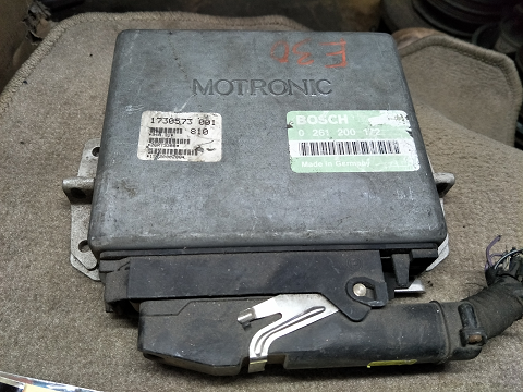 ECU 1730573 001 BMW E30 ECU BOSCH 0 261 200 172