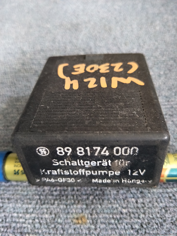 ECU 89 8174 000 Mercedes W124 230E ECU
