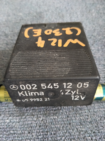 ECU 002 545 12 05 Mercedes W124 230E ECU