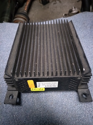 ECU A 124 820 19 89 Mercedes W124 ECU 1908 1167.618-819