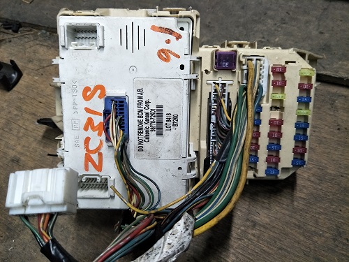 Fuse Box 36770-72K01 Suzuki Swift ZC31S Fuse Box