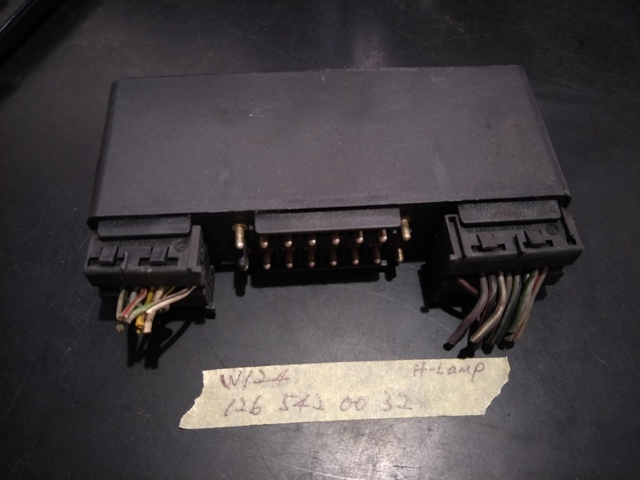 ECU 126 542 00 32 Mercedes W124 ECU