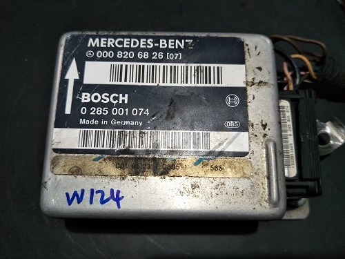 ECU 000 820 68 26 Mercedes W124 ECU BOSCH 0 285 001 074